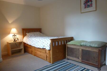 Self contained Mossley studio, sleeps 2