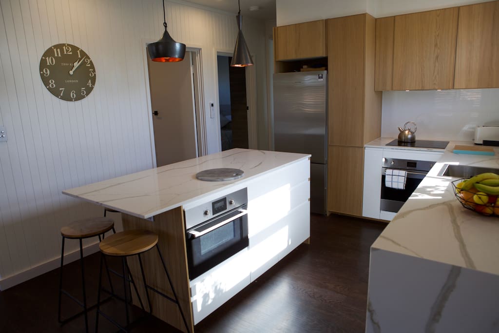 Fully equiped high quality kitchen with all new appliances.