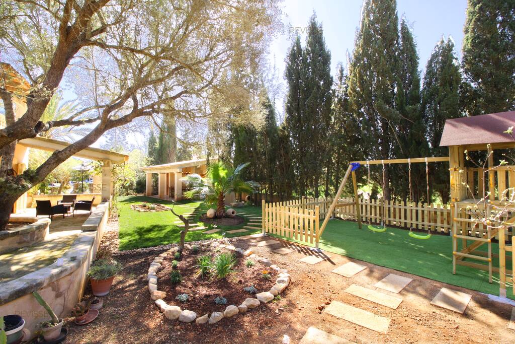 Garden full of Features