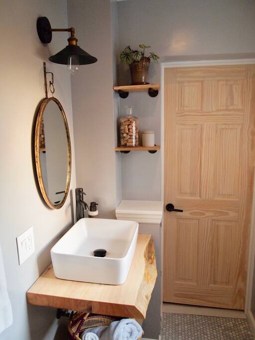 2nd floor bathroom.