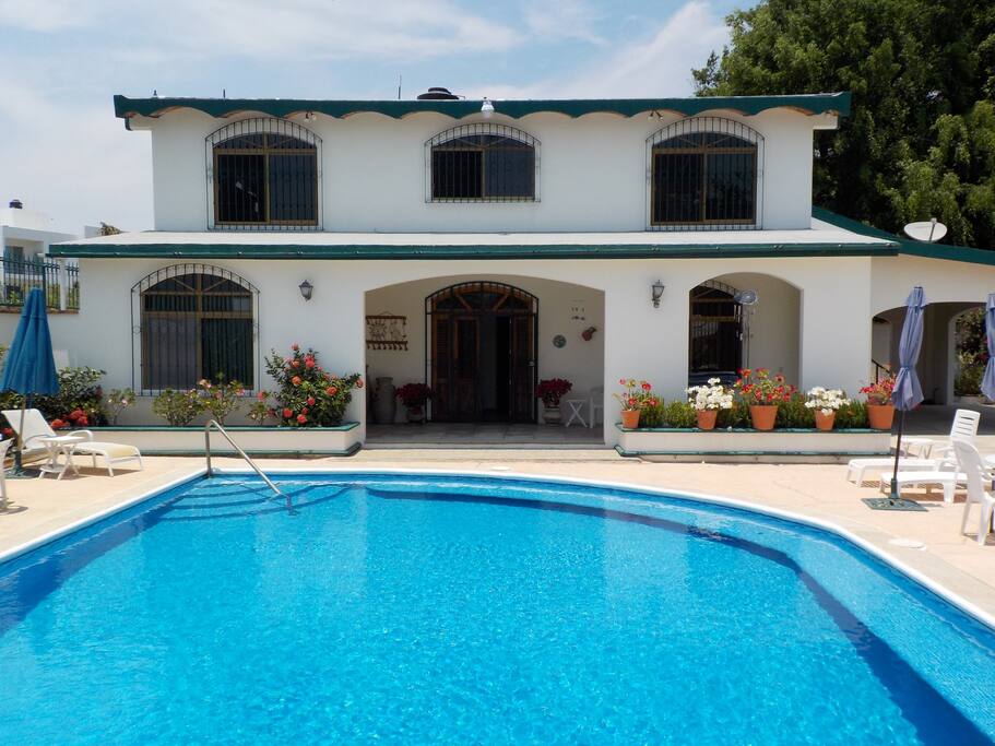 front casa jardin