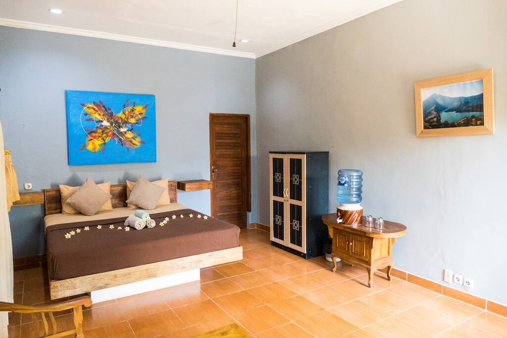 Spacious and bright bedroom with sitting area