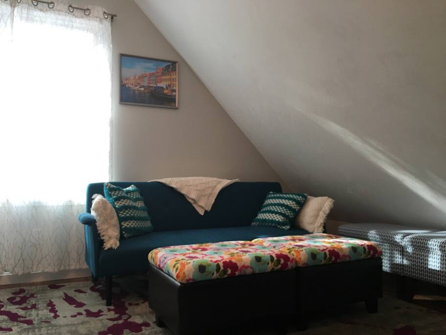 Sofa converts to twin bed