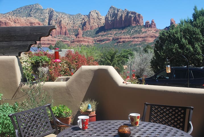 Serene Red Rock Sanctuary uptown w/ knockout views
