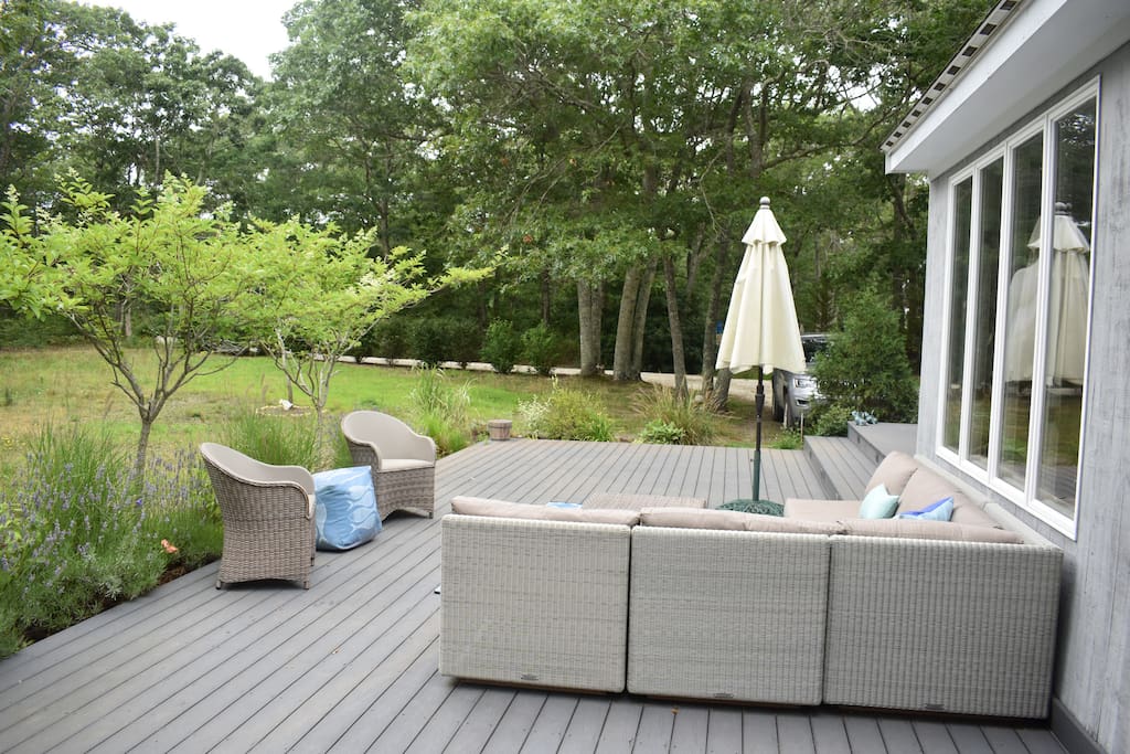 Deck Lounge