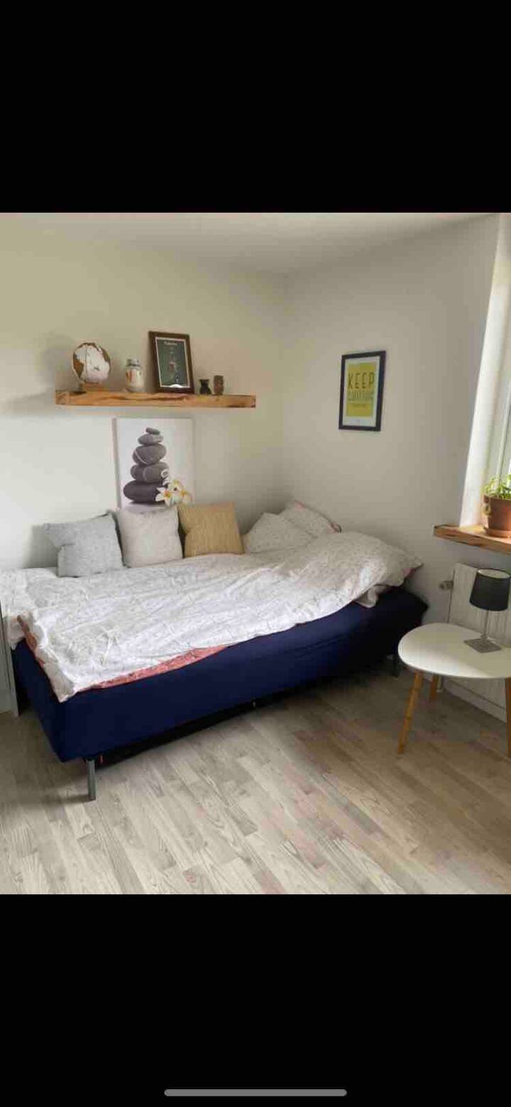 غرفة/مكتب الضيف مع خدمة البياضات