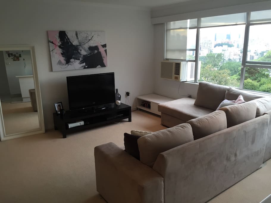 Large, airy & modern lounge room complete with air conditioning, TV, DVD, WI-FI and full pay TV, not to mention Sydney Harbour Views.