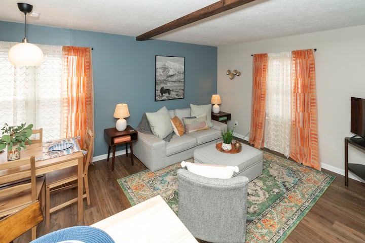 The Eclectic Cottage House With Garage Parking - Louisville, KY