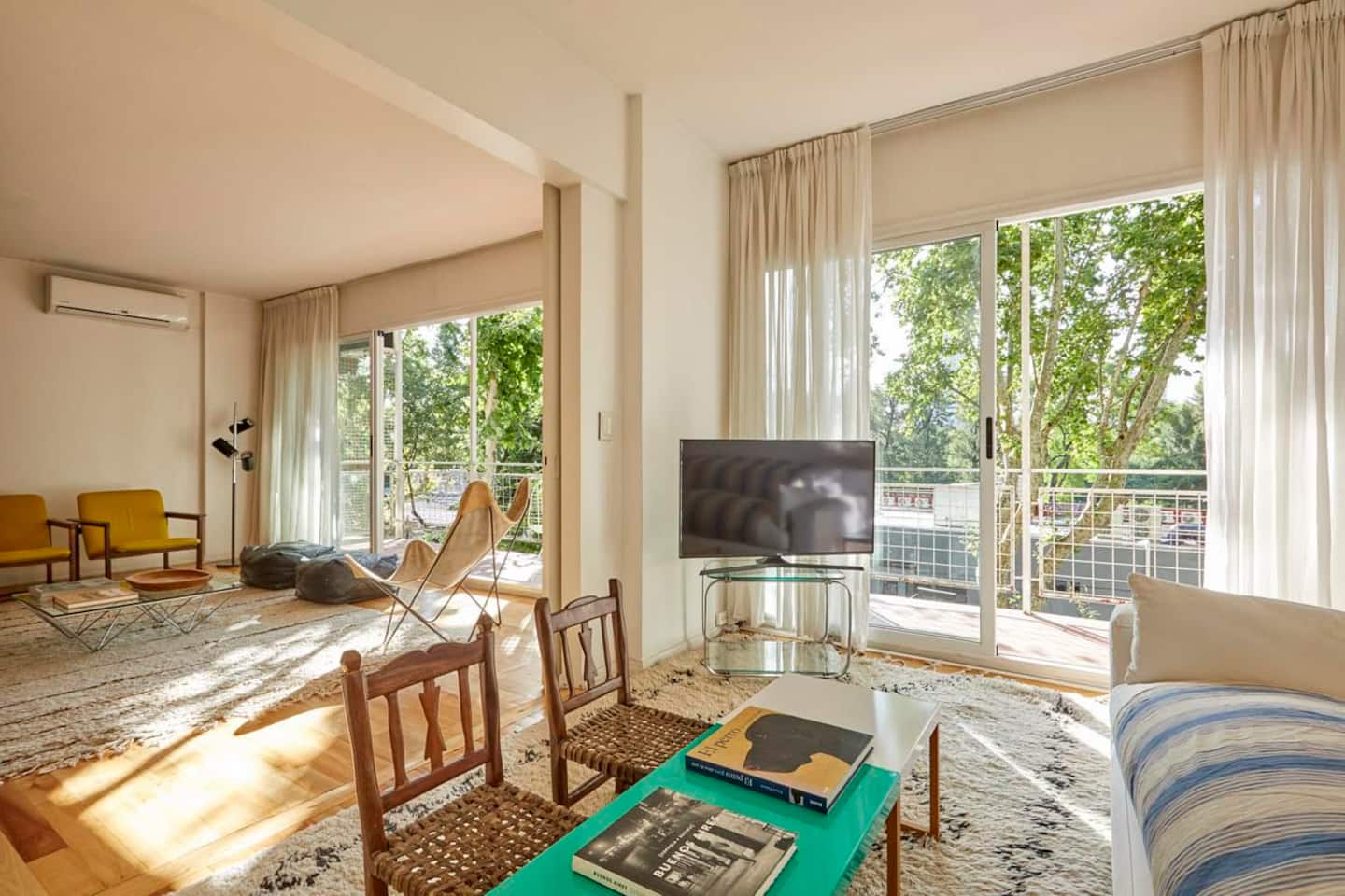 Bohemian, stylish apt in the heart of Palermo — photo 3