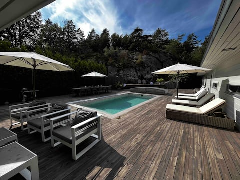 Newly renovated by golf course/ocean