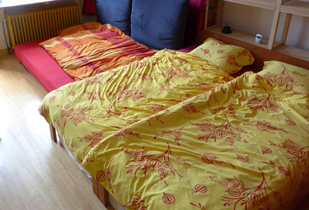 ... und ausgeklappter Schlafcouch