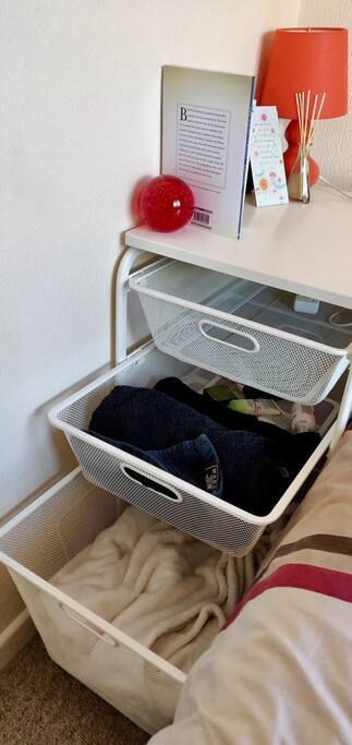 We offer clean towels, toiletries and blankets.
