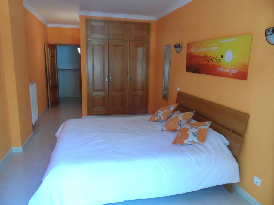 Sunset room. Queen size bed, en-suite shower room.