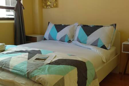 Merri Room, 1 Private Room with Comfy Queen Bed