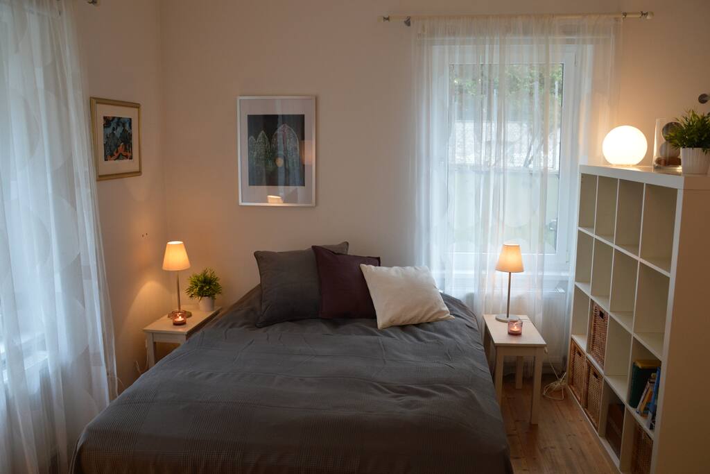 a closup photo of the bed...