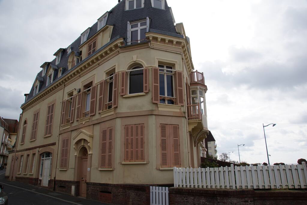 vue extérieure (appartement au 1er étage)