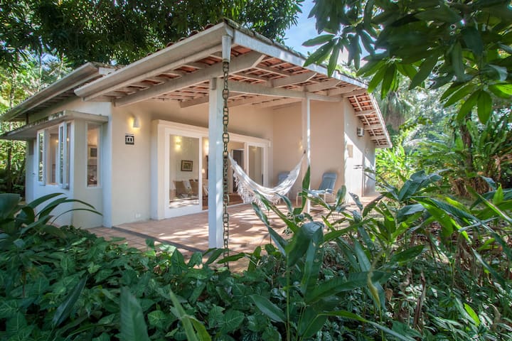 casa quase na areia, num paraíso tropical wifi/ar