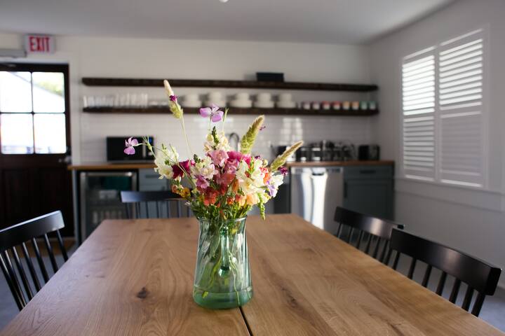 8 – Suite Guest Complex – Sleeps 20 Plus! gallery image 4