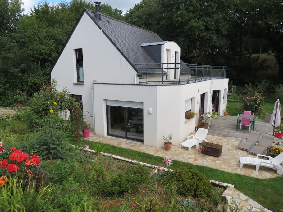 Maison au calme dans un nid de verdure