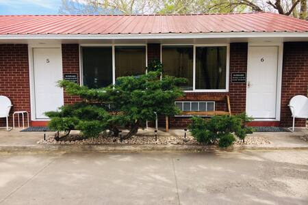 Koshare #6 ☀️ New, Cozy Studio Downtown Moab!