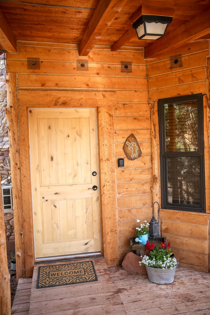 Cabin in TORREY/Capitol Reef Park Cabins for Rent in Teasdale, Utah