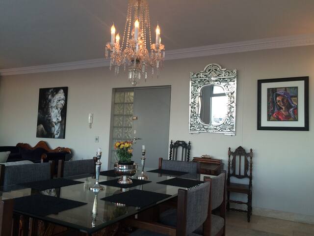 3-Bedroom Penthouse with City & Harbour Views gallery image 5