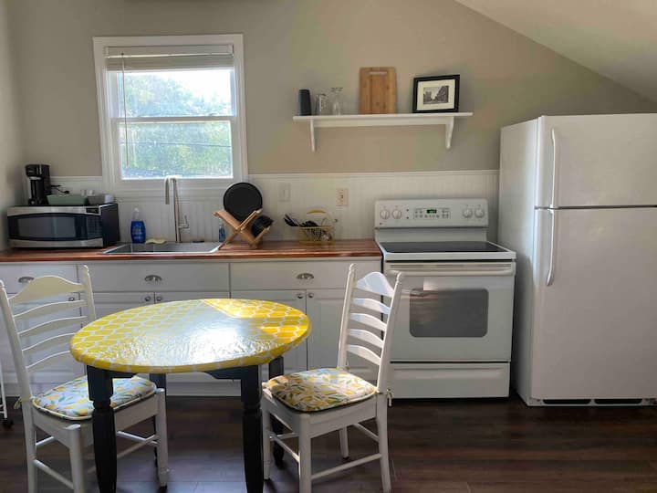 Carriage House Yellow Suite - Savannah