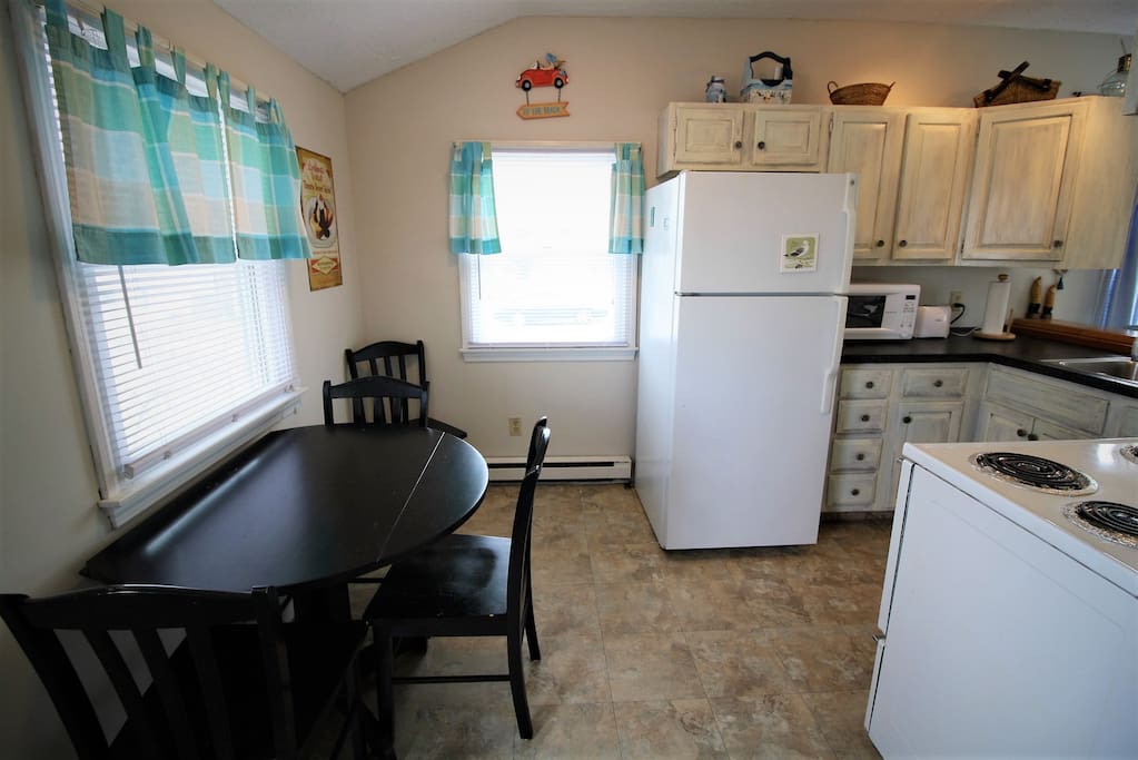 Kitchen & dining area