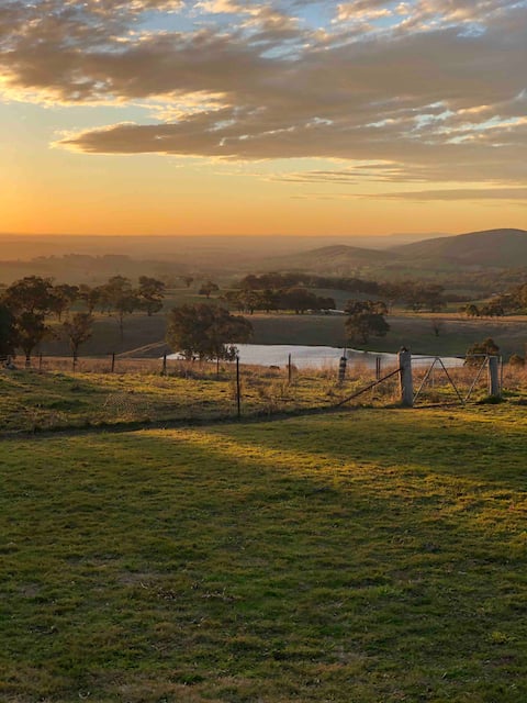 Warruga Shack- Farm Stay Orange - Views & Sunsets