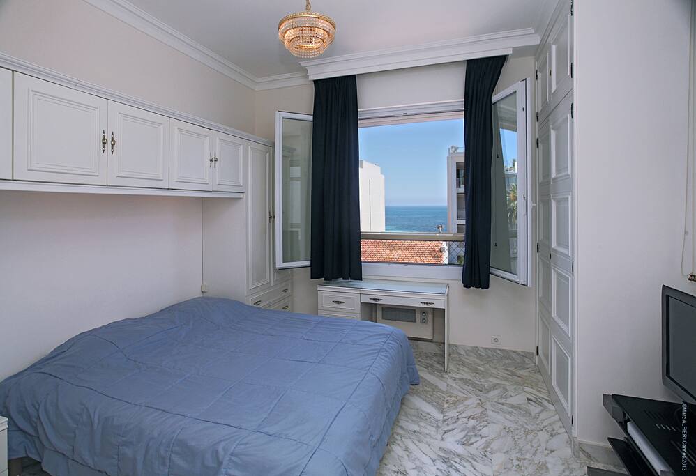 Votre chambre, vue mer.
