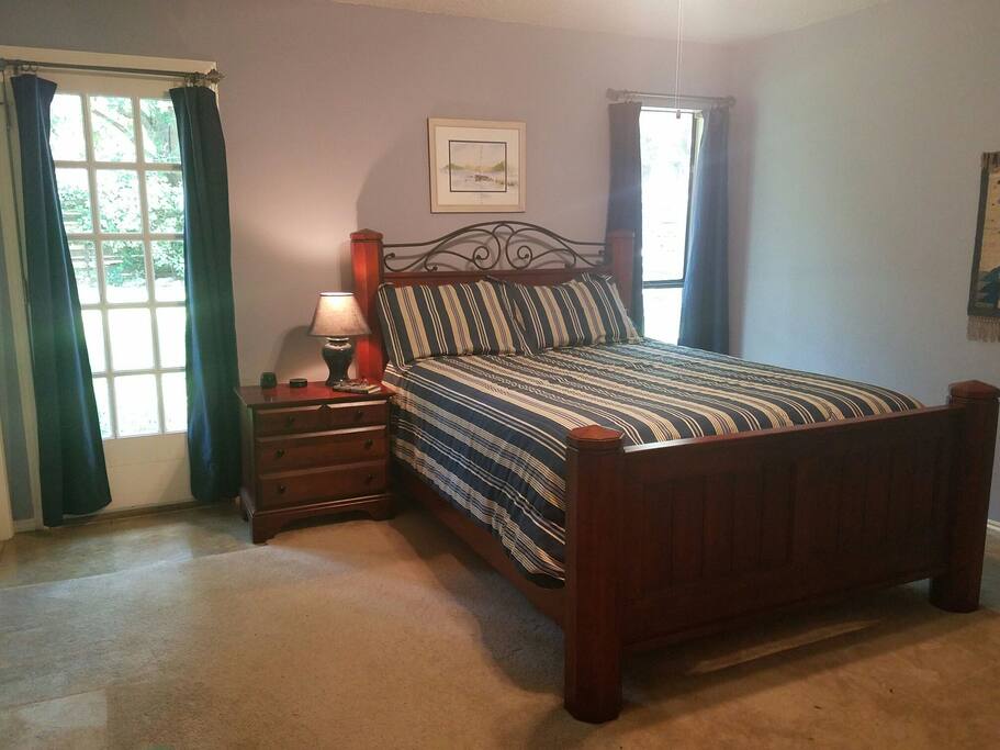 Master BR with queen bed