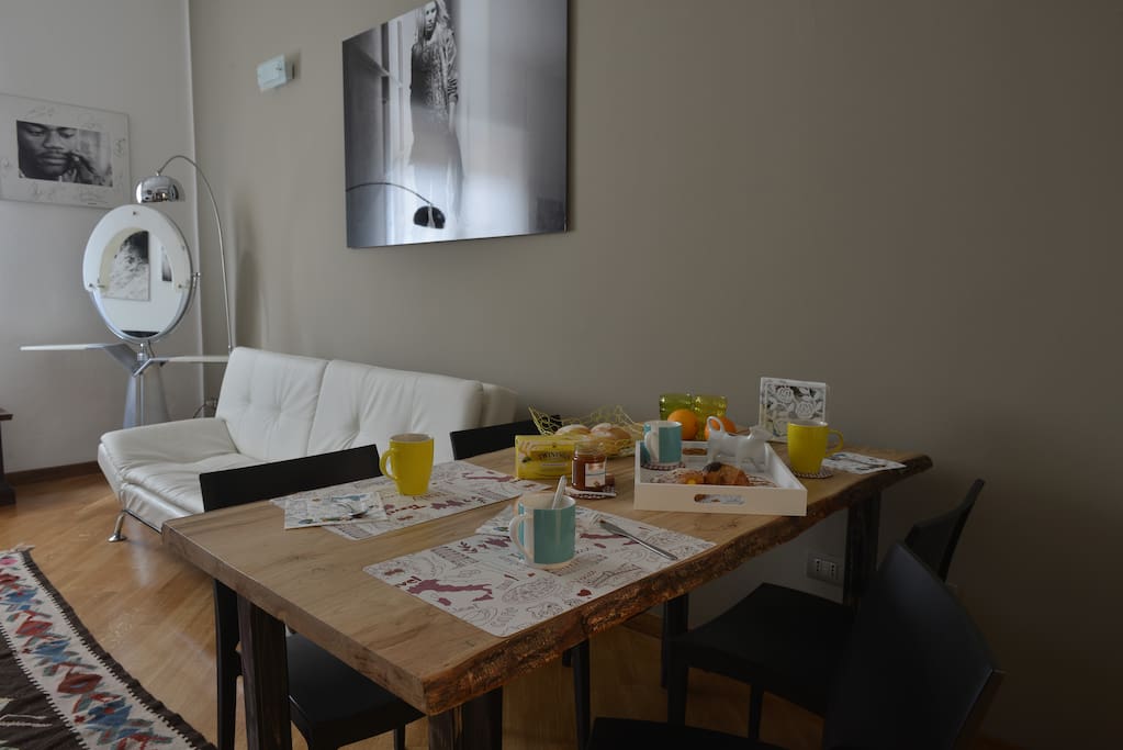 Tavolo colazione-pranzo-cena