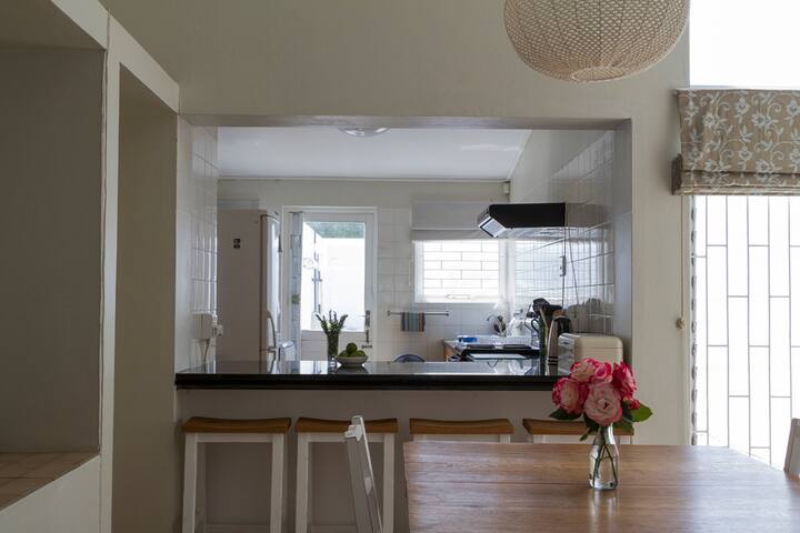 THE MARINA – 12 Cable Close gallery image 5