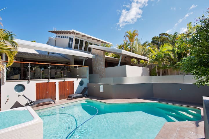 Sunshine Beach Retreat: Pool, Backyard gallery image 4