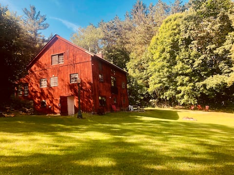 Renovated Barn +Cozy Getaway+All Season Excursions