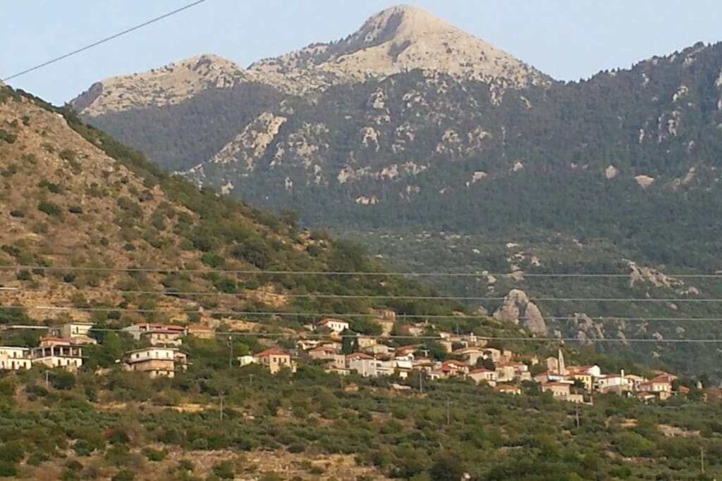 Das Bergdorf Tseria im Taygetos Gebirge