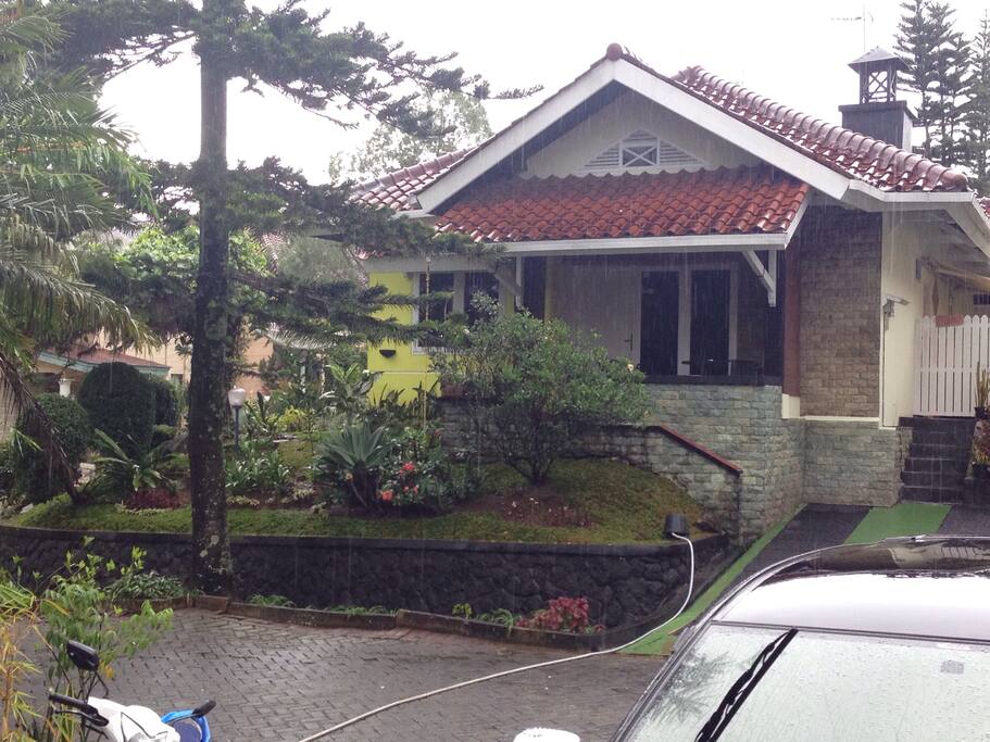 Villa kota bunga puncak,jabal  Villas for Rent in Puncak, Cipanas, Indonesia