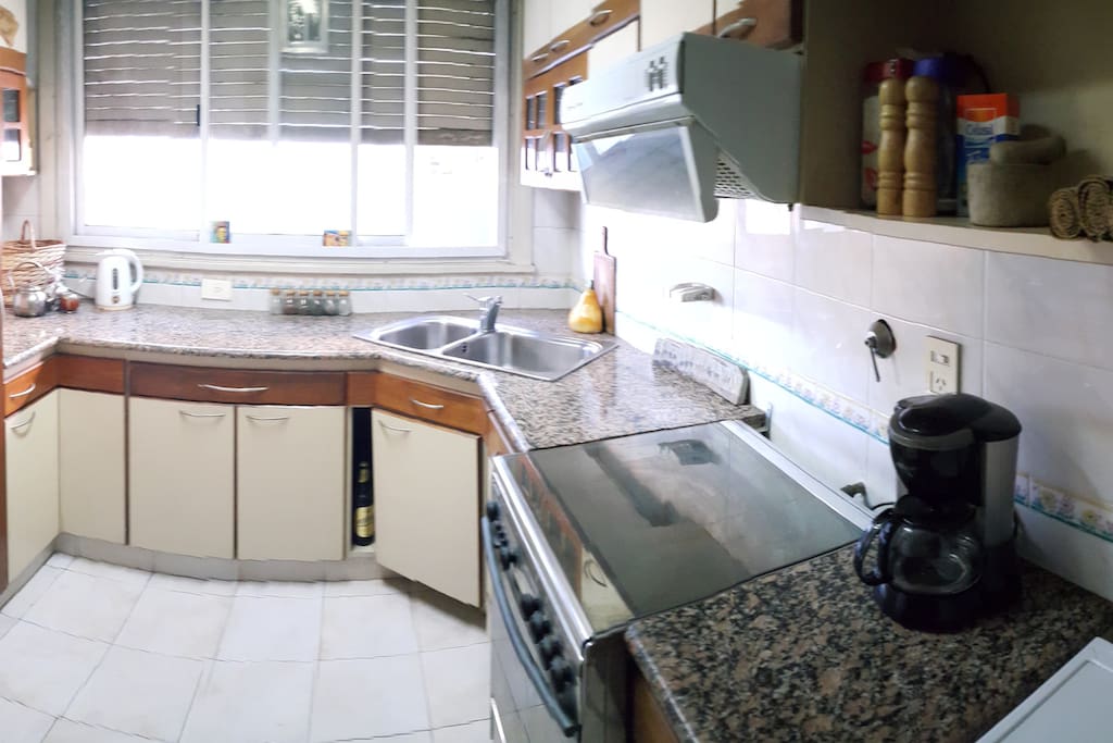 Cocina completa con lavarropa /Fully equipment kitchen