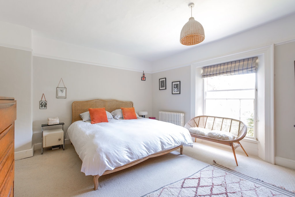 1号卧室加大双人床