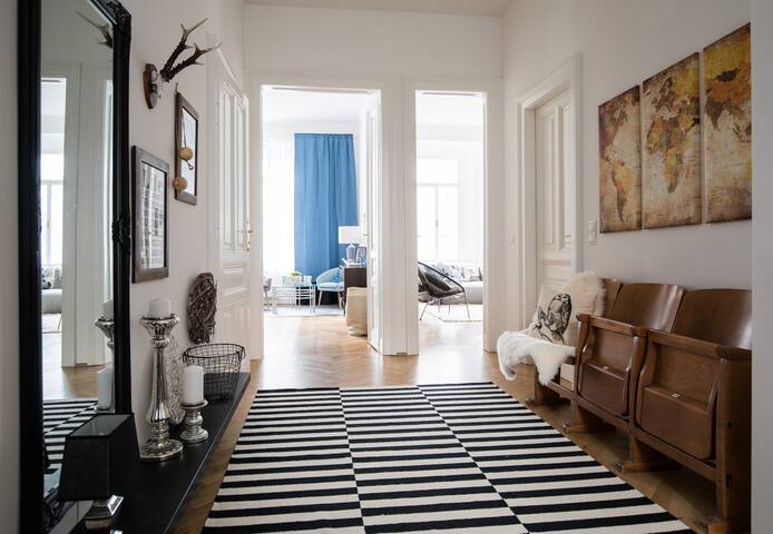 Central, stylish city apartement – safe area gallery image 3