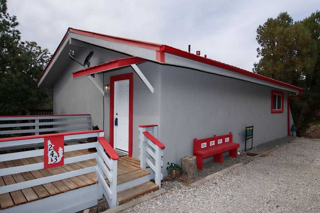 Black Bear Hollow - Cozy Cabins Real Estate, LLC