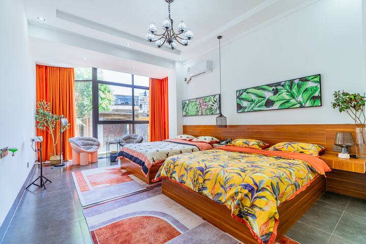 [Kuta Homestay] Raumhohe Fenster Zweibettzimmer/Zeng
