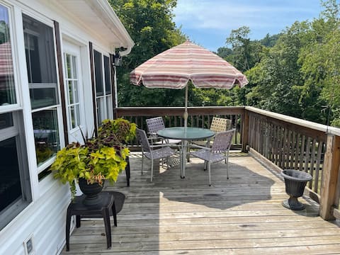 Hot Tub & Cozy Farm Guest House 1 BR 1 BA