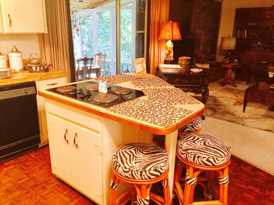 Eat-in kitchen & large great room with gas fireplace.