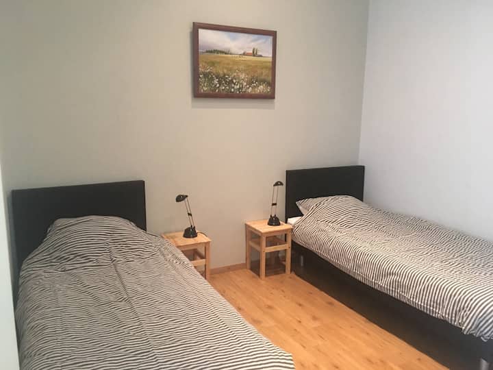 двата кревета може да се користат и како брачен кревет (широк 150-179 см)