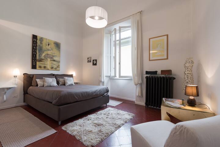 Old Bridge, Historical & Chic apt gallery image 4