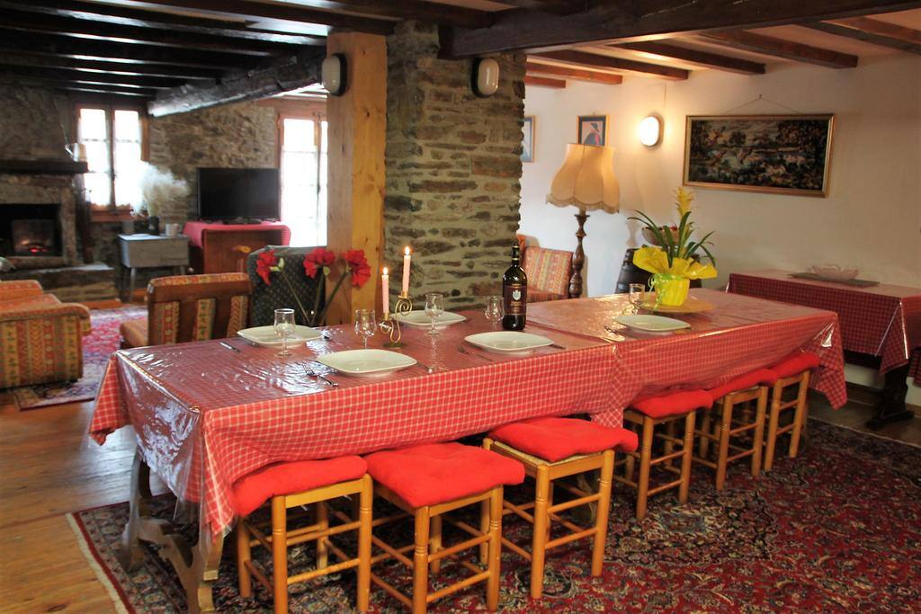 Chalet first floor dining area