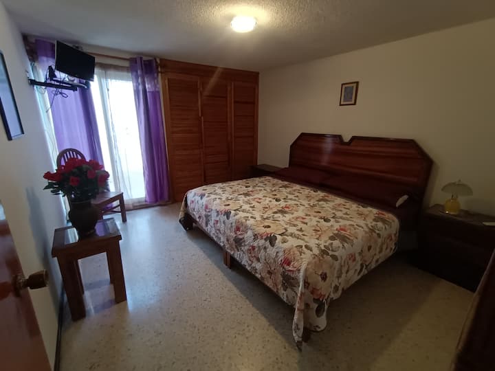 الكاميرا الرئيسية ومخرج الفناء.