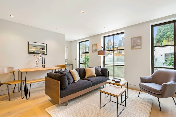 Luxurious Penthouse with Balcony in Bloomsbury gallery image 2