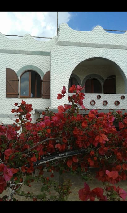 Facciata con veranda con vista sul mare